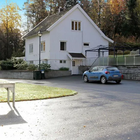 8 Person In Lindesnes * Tryland