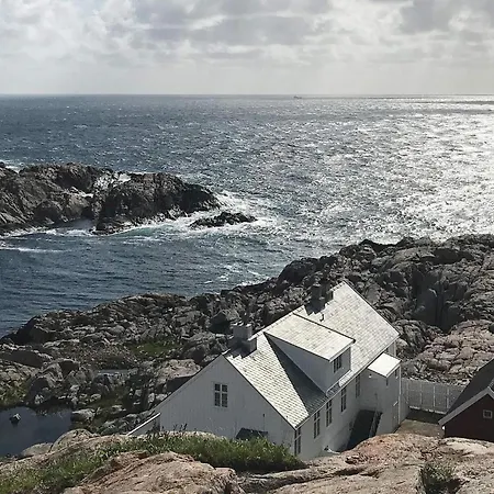 8 Person In Lindesnes *