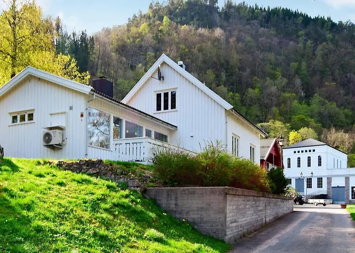 8 Person In Lindesnes *