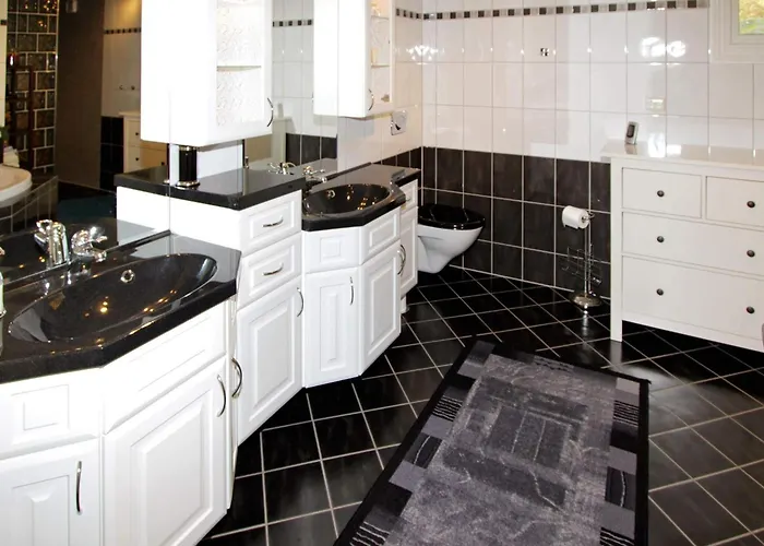 8 Person In Lindesnes * Tryland