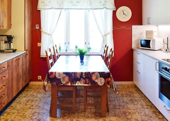 8 Person In Lindesnes Tryland